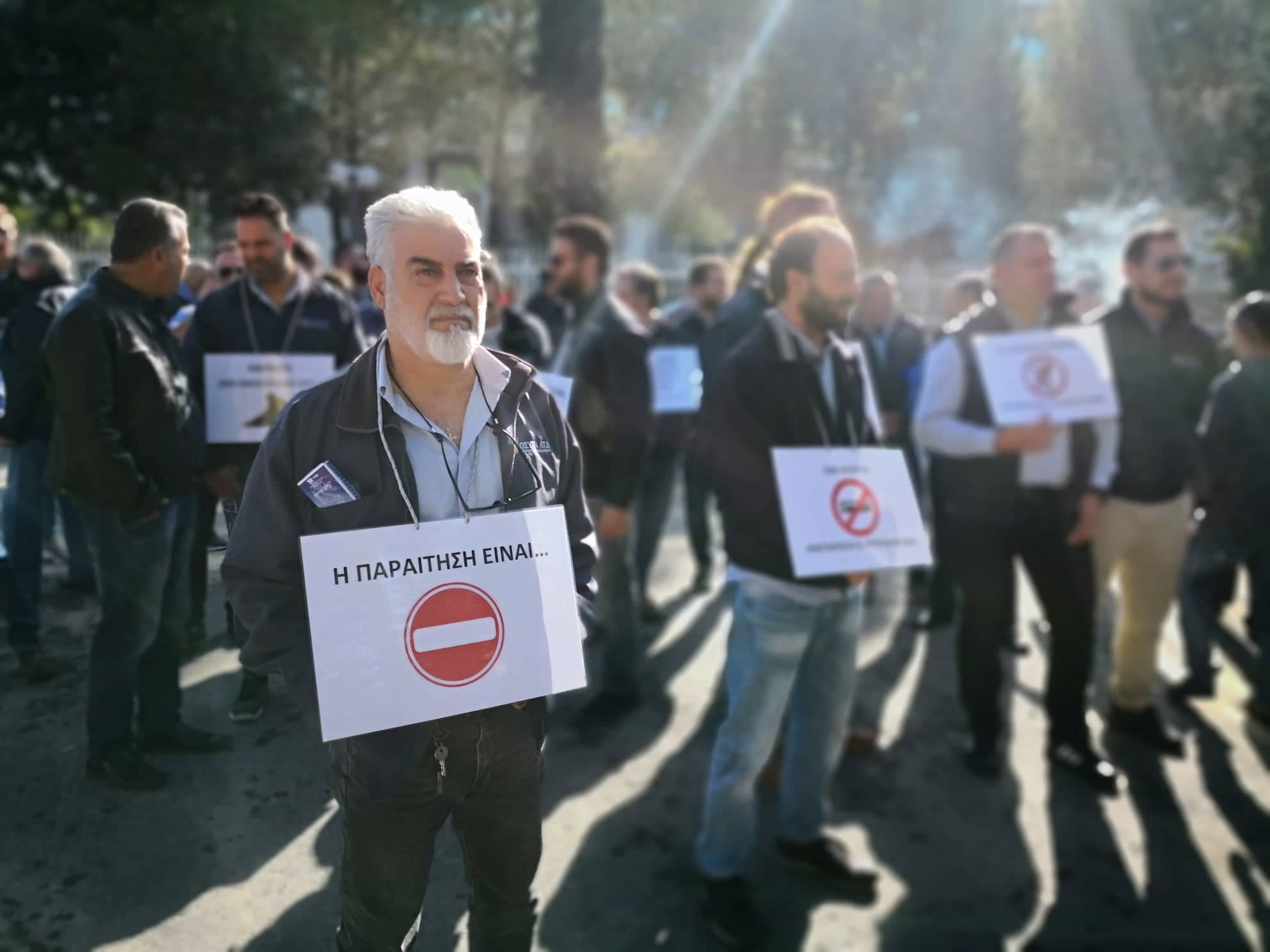 Υπ. Μεταφορών: "Έριξε το μπαλάκι" στην εταιρεία για τους λεωφορειούχους