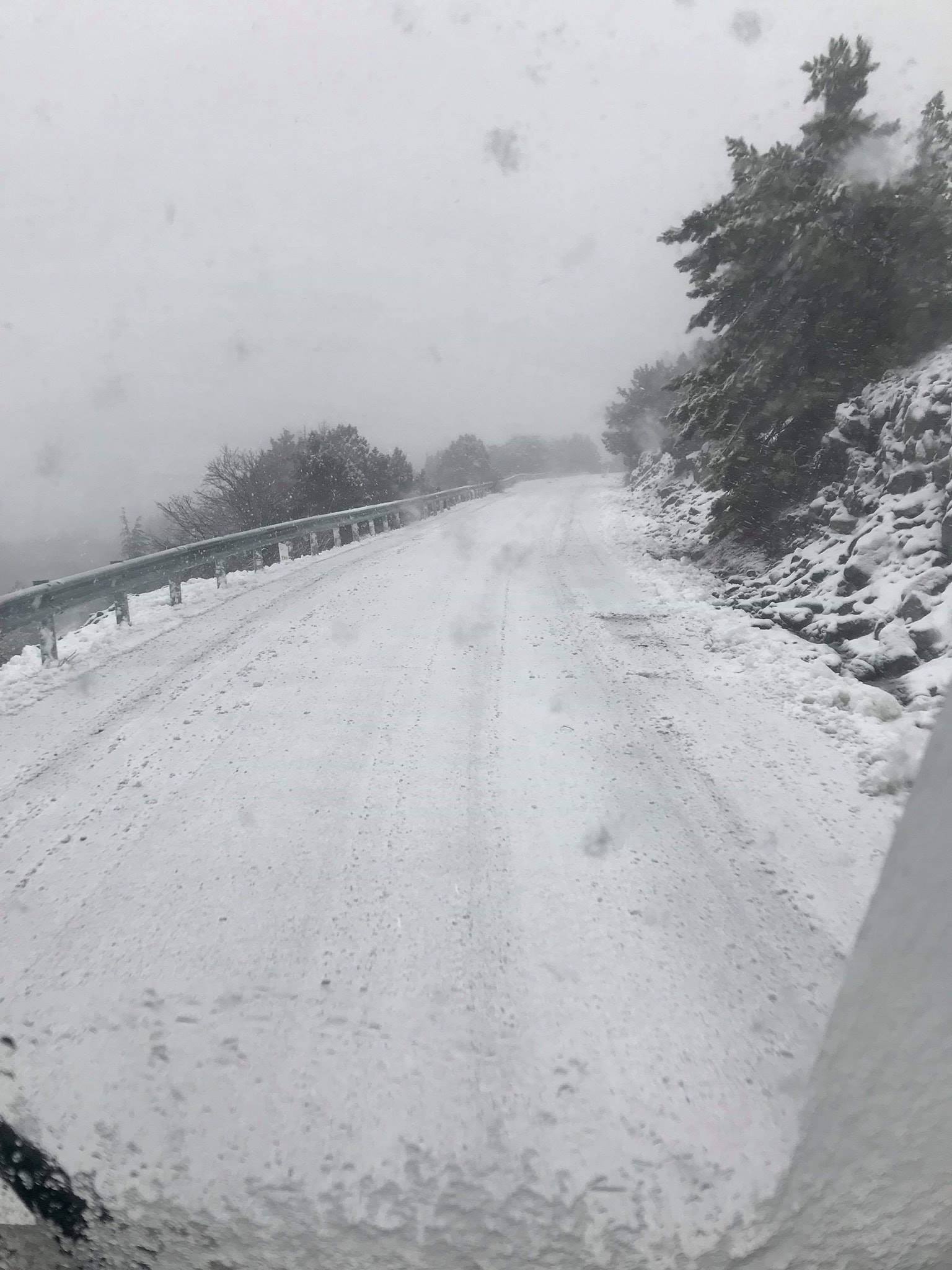 Έπεσαν οι πρώτες χιονονιφάδες στο Τροόδος (ΒΙΝΤΕΟ&ΦΩΤΟ)