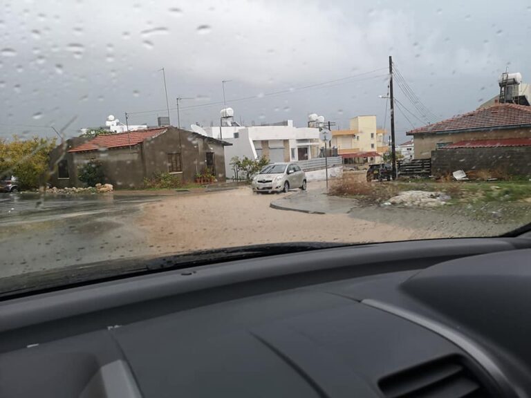 Ισχυρές καταιγίδες "χτυπούν" ολόκληρη την Κύπρο (ΒΙΝΤΕΟ&ΦΩΤΟ)