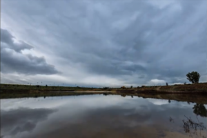 Όταν ξημερώνει με ψιχάλες στη λίμνη του Μαγκλή (ΒΙΝΤΕΟ)