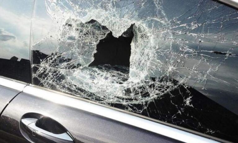 Νεαρός έκανε γυαλιά καρφιά αυτοκίνητο στον Άγιο Δομέτιο
