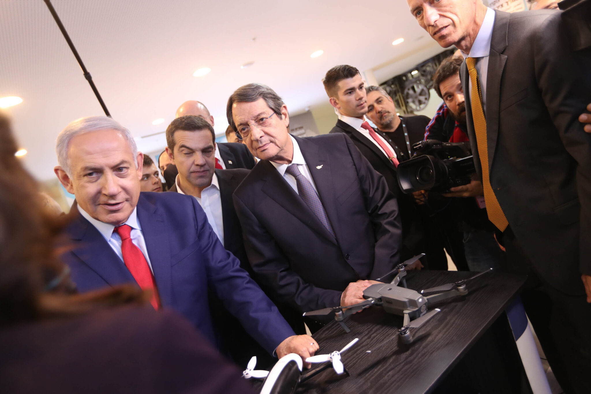 Eίδε "ανησυχία" στα μάτια Αναστασιάδη, Τσίπρα και Νετανιάχου ο τουρκικός Τύπος