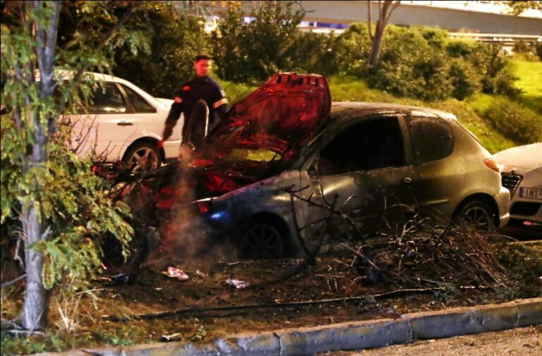 Χαλασμός κόσμου έξω από το ΣΕΦ