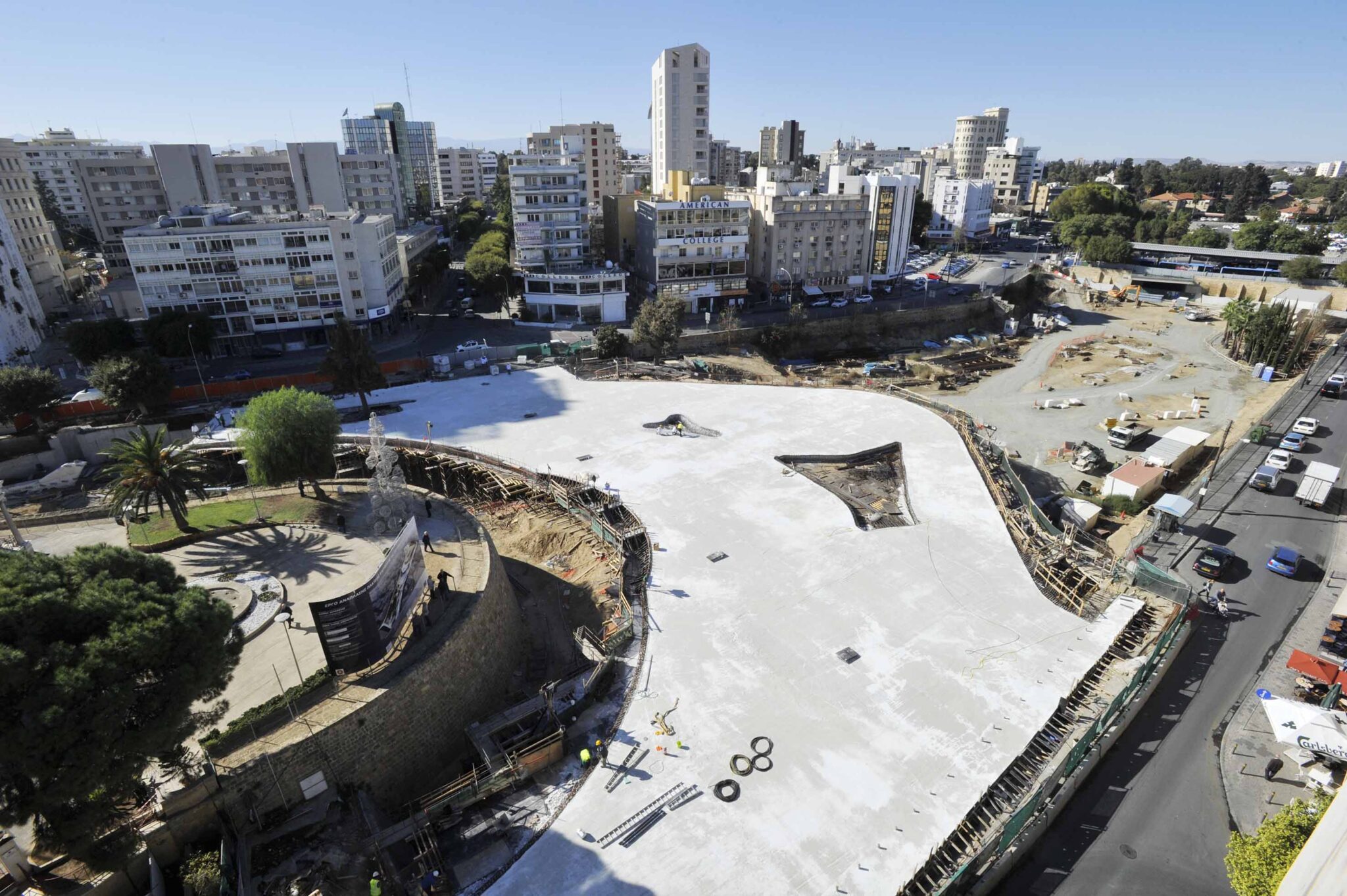 Όχι από το Δημ. Συμβούλιο για διέλευση οχημάτων στη Πλ. Ελευθερίας (BINTEO)