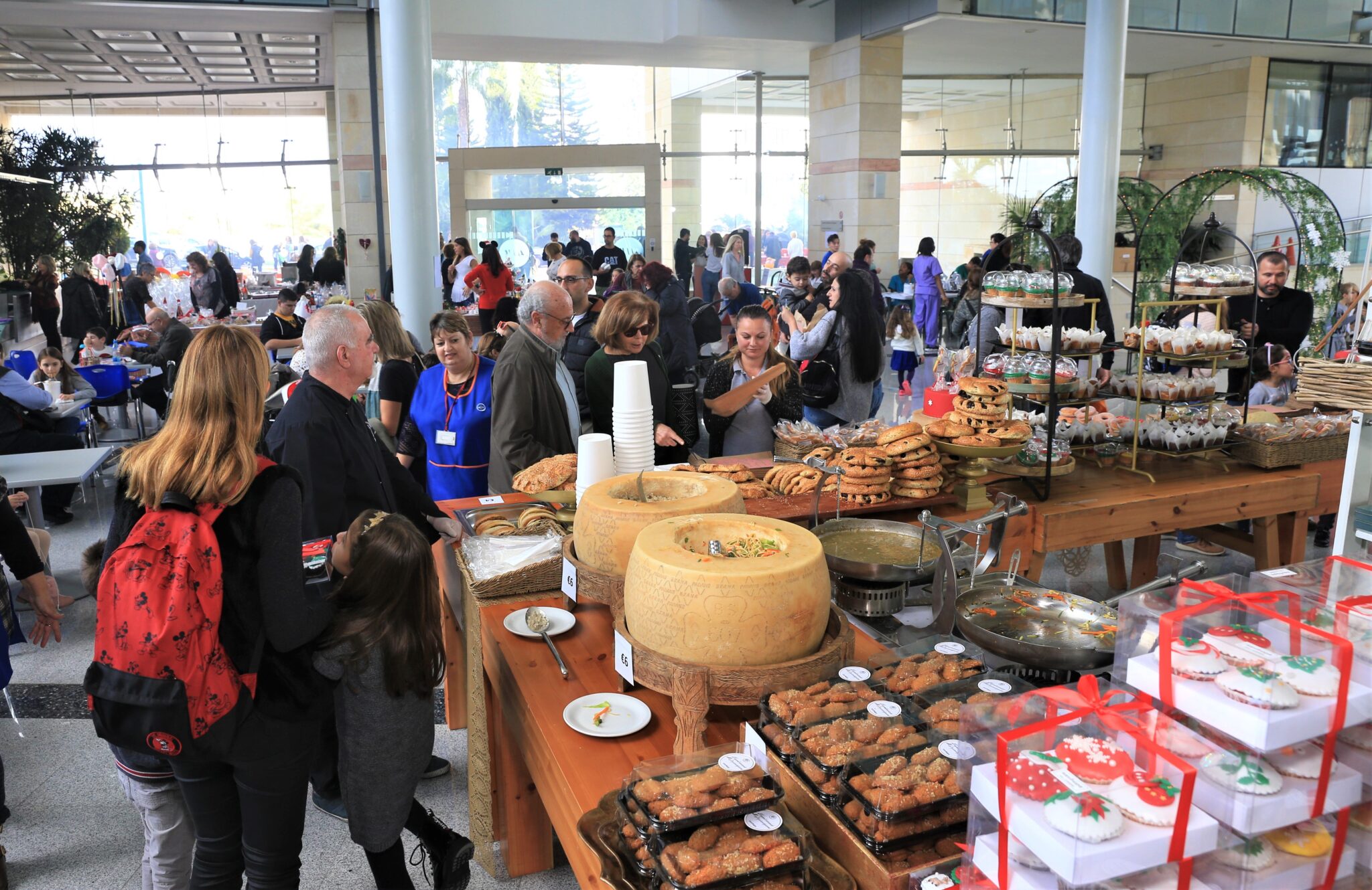 «Δώσε φως σε μια ζωή», προτρέπουν τους πολίτες Αντικαρκινικός και ΑΗΚ