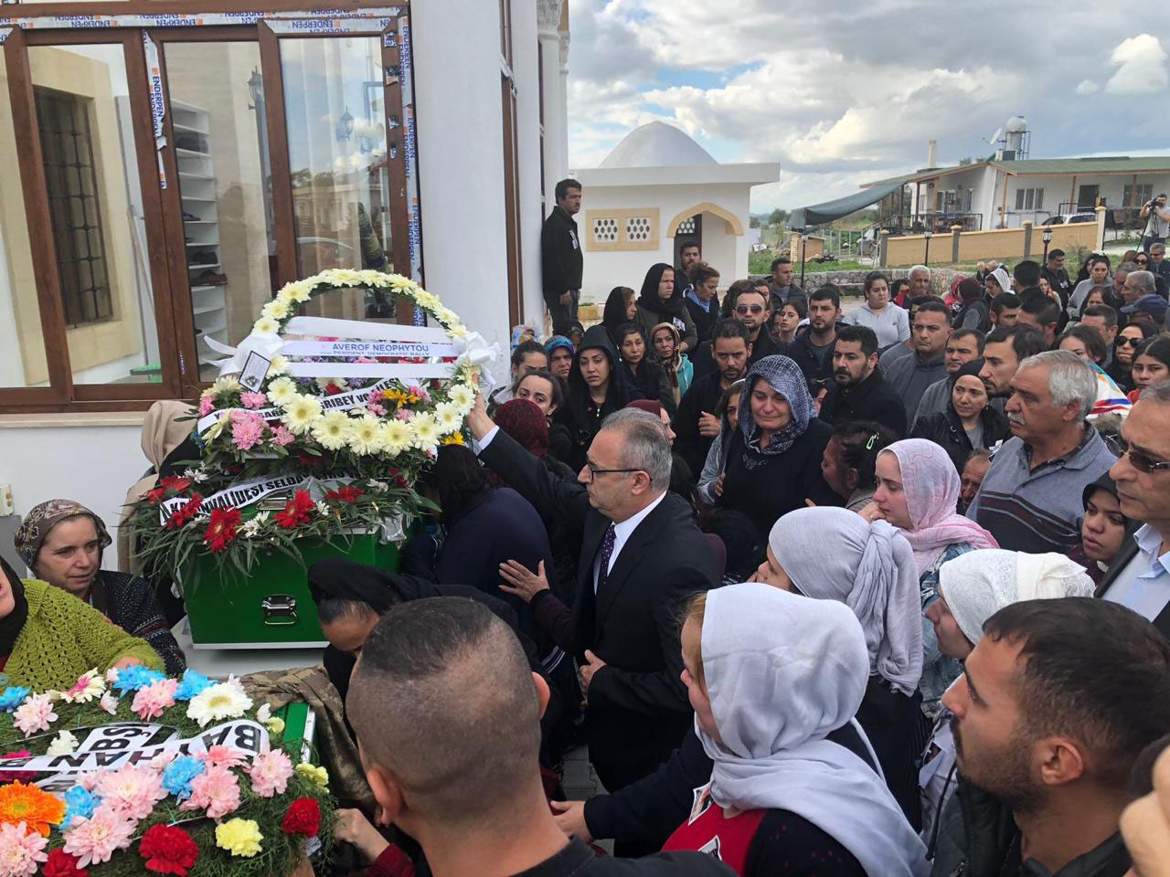 Στην κηδεία των Τ/κ που έχασαν τη ζωή τους στις πλημμύρες ο Αβέρωφ Νεοφύτου