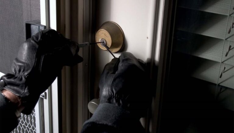 Tους έπιασαν επ' αυτοφόρω ενώ επιχειρούσαν να διαρρήξουν νυχτερινό κέντρο