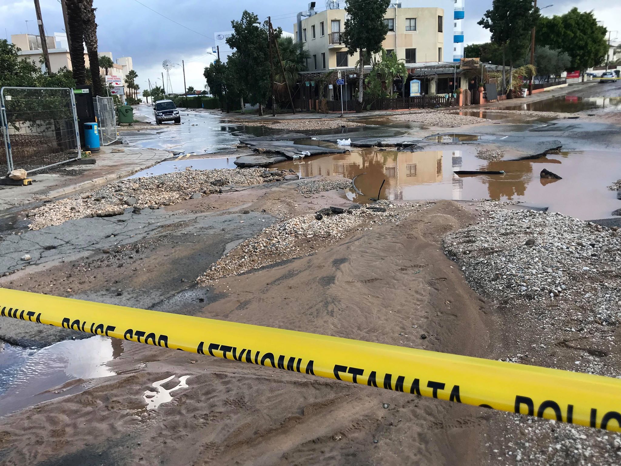 "Βροχή" οι κλήσεις στην Πυροσβεστική λόγω της κακοκαιρίας
