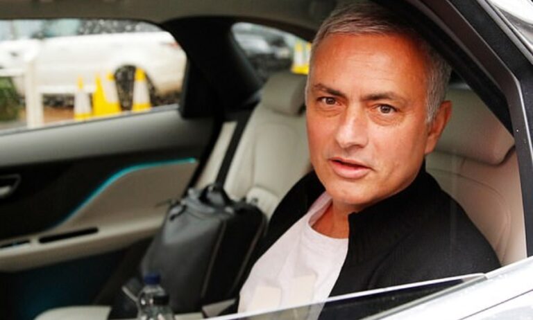 Χαλαρός και με ένα απλό «Βye Guys» αποχαιρέτησε ο Μουρίνιο (ΒΙΝΤΕΟ)