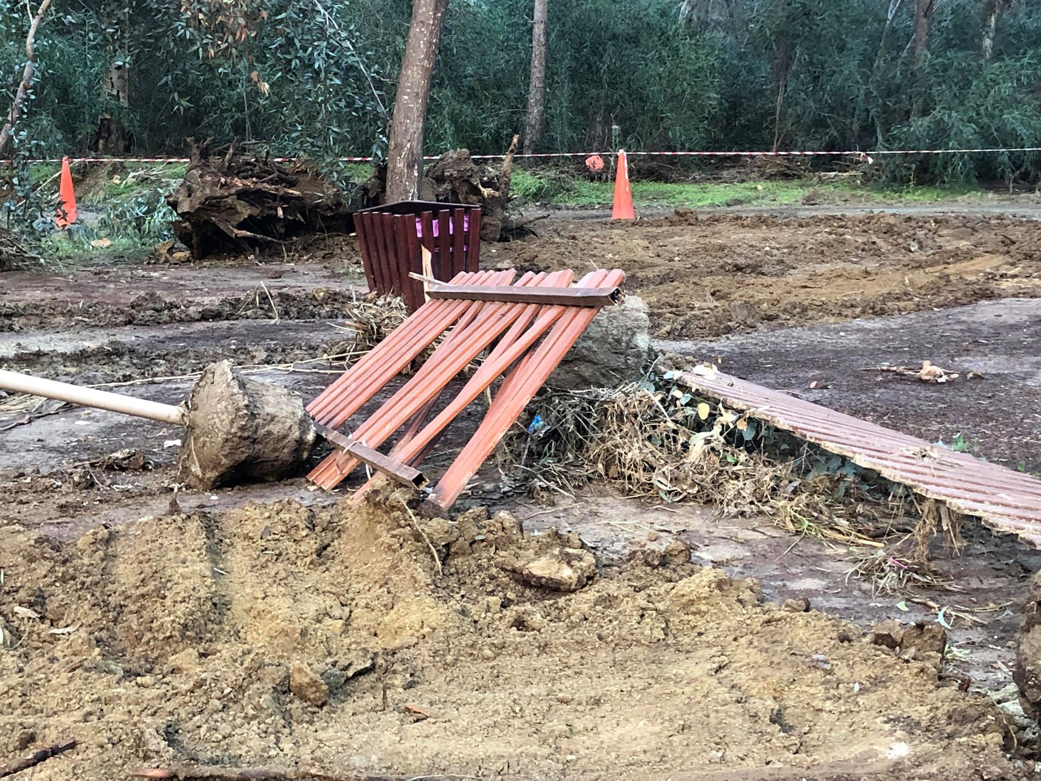 Χείμαρρος που υπερχείλισε κατέστρεψε πάρκο στη Λευκωσία (ΦΩΤΟΣ)