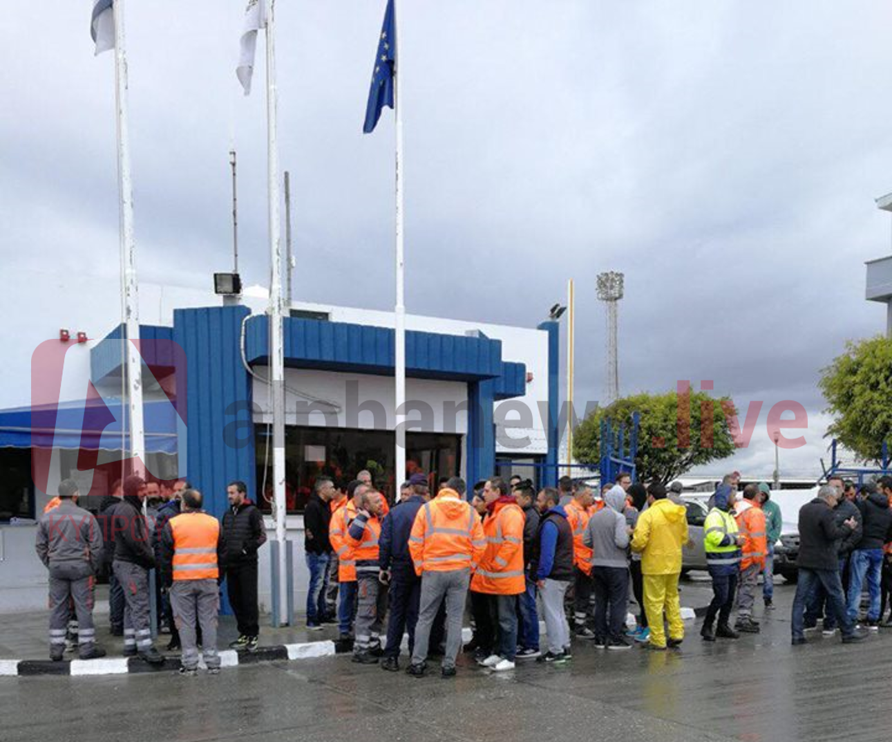 Διορία 8 ημερών δίνουν οι λιμενεργάτες για να μην κλιμακώσουν τα μέτρα τους