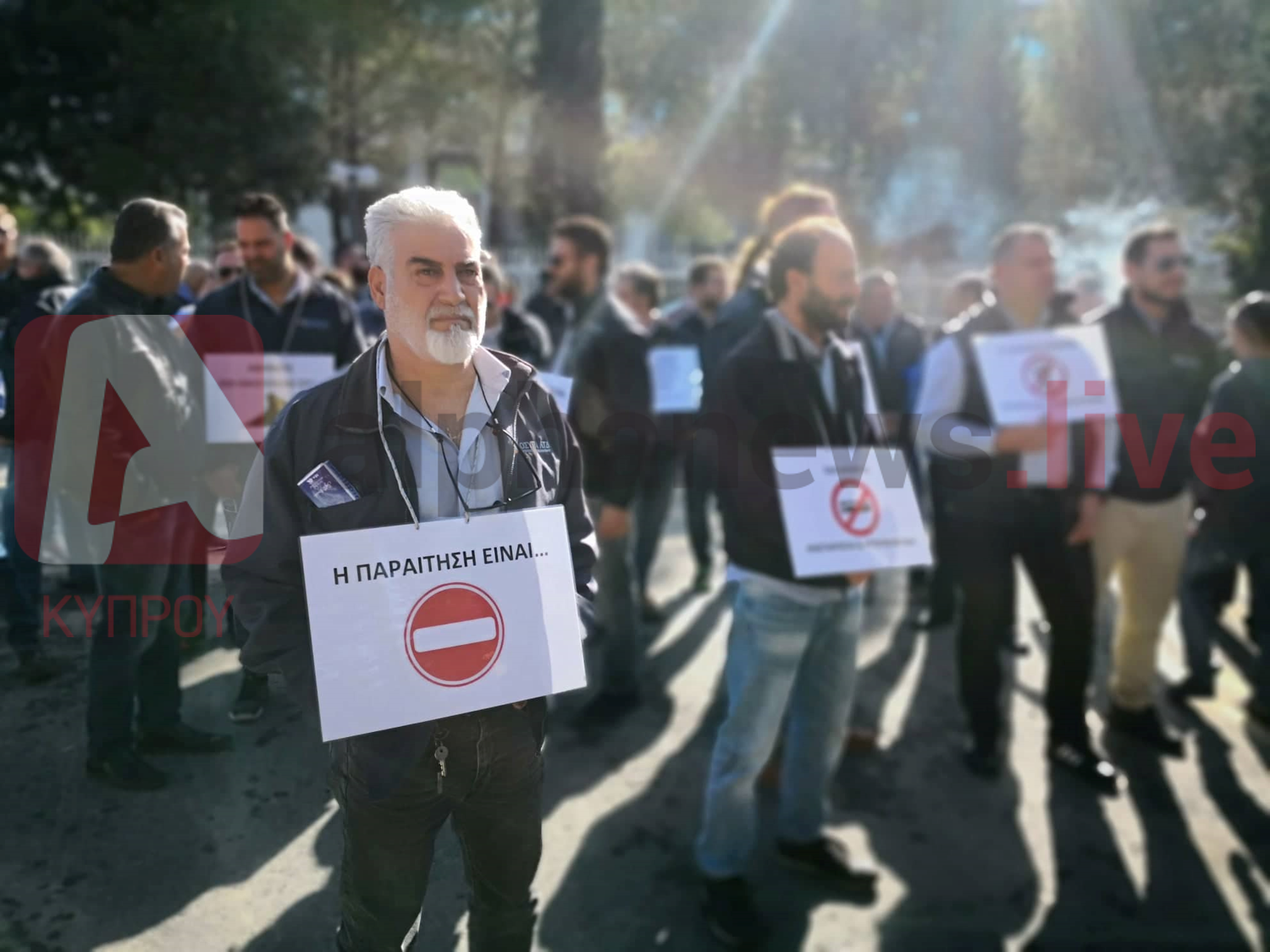 Έξω από το Προεδρικό οι οδηγοί του ΟΣΥΠΑ (ΦΩΤΟ)