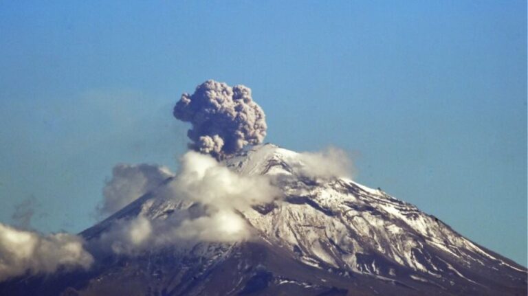 Μεξικό: Εντυπωσιακές εικόνες από την έκρηξη του ηφαιστείου Ποποκατεπέλτ (BINTEO)