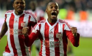 Θυμάστε τον Ρομπίνιο; Ζει και «βασιλεύει» στην Τουρκία