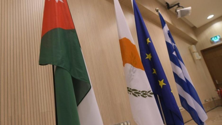 &Sigma;&tau;&omicron; &Alpha;&mu;&mu;ά&nu; &omicron; &Pi;&tau;&Delta; &gamma;&iota;&alpha; &tau;&eta;&nu; &pi;έ&mu;&pi;&tau;&eta; &Tau;&rho;&iota;&mu;&epsilon;&rho;ή &Kappa;ύ&pi;&rho;&omicron;&upsilon;-&Epsilon;&lambda;&lambda;ά&delta;&alpha;&sigmaf;-&Iota;&omicron;&rho;&delta;&alpha;&nu;ί&alpha;&sigmaf;