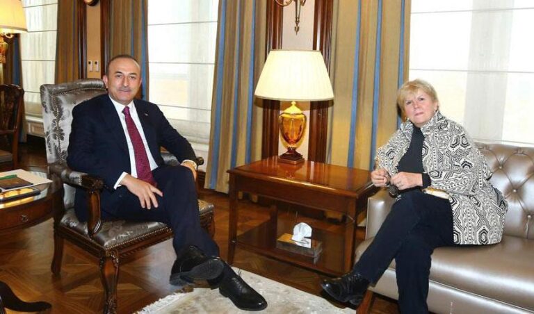 Λουτ με τον νέο χρόνο και έκκληση από Τσαβούσογλου να "ξυπνήσουμε" (BINTEO)