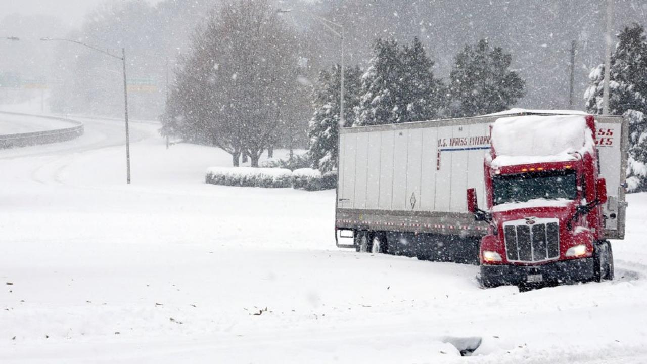 Έξι νεκροί στις ΗΠΑ από το πέρασμα της χιονοθύελλας Έμπονι (ΦΩΤΟ)
