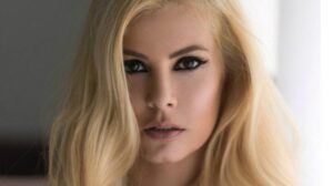 Έξαλλη η Μαρία Κορινθίου: Δημοσίευσε μηνύματα που δέχτηκε (ΦΩΤΟ)