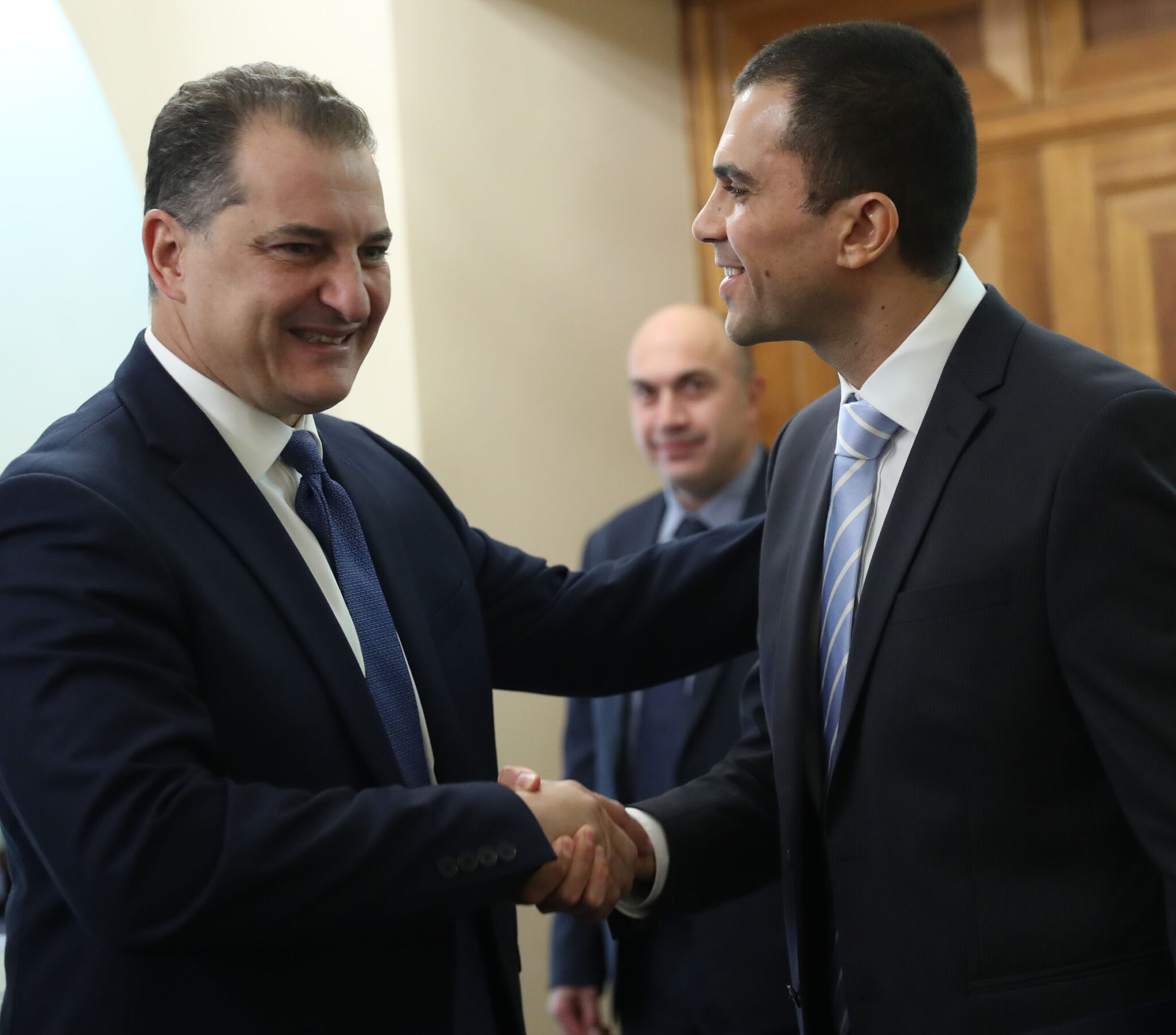 Eυχές Λακκοτρύπη στον πρώτο Υφυπουργό Τουρισμού, μέσω twitter (BINTEO)