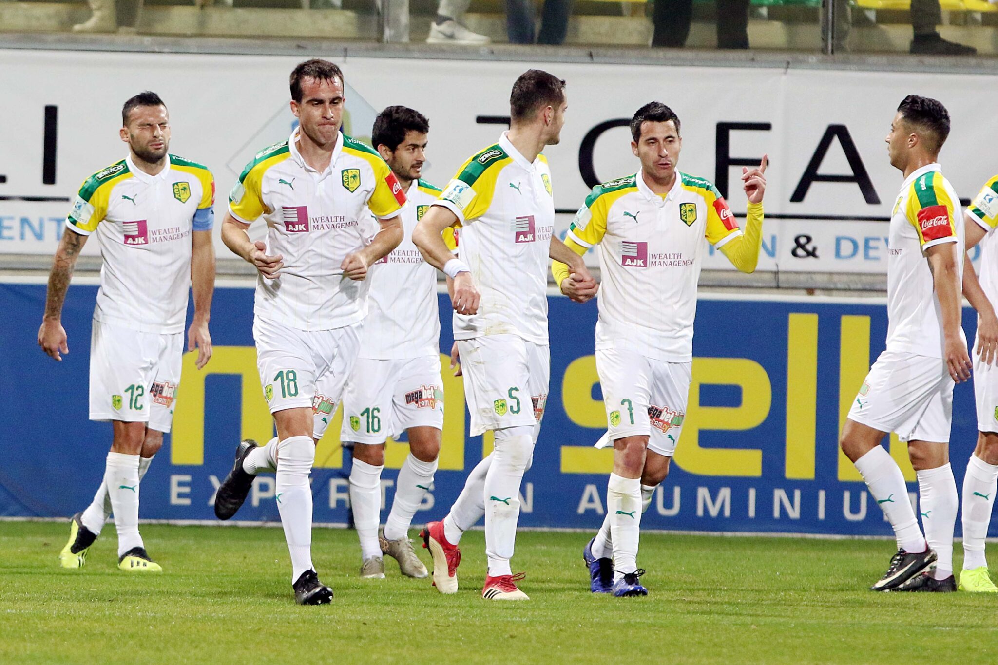 Άνετη πρόκριση για τους περσινούς κυπελλούχους (BINTEO)