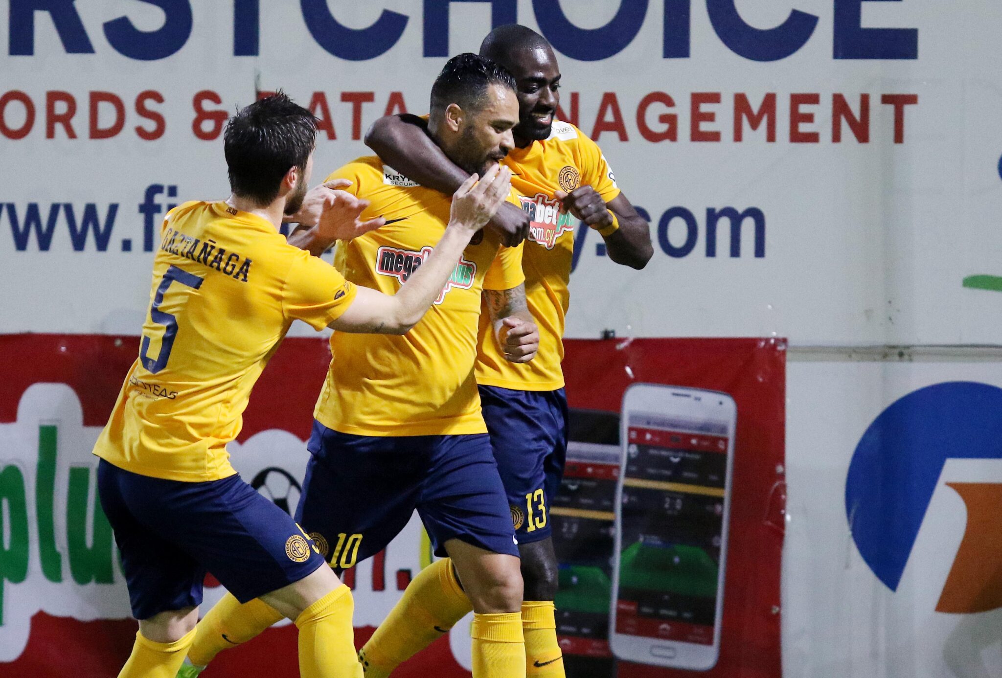 Νίκησε και πάει στο ντέρμπι κορυφής από απόσταση «αναπνοής» η ΑΕΛ (ΒΙΝΤΕΟ)