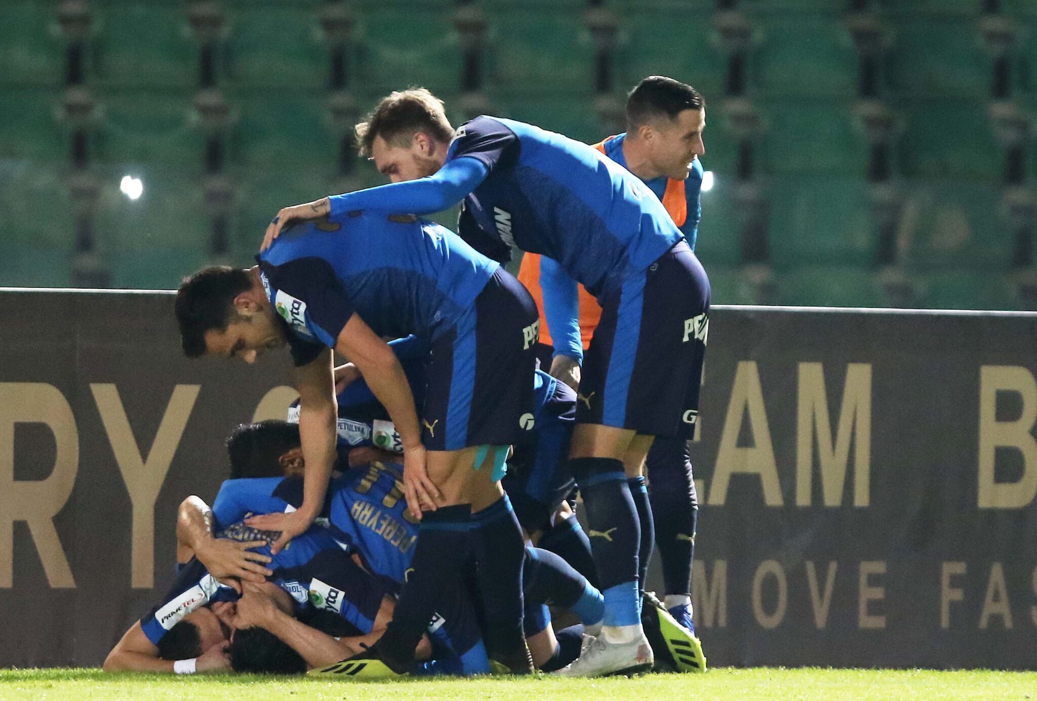 Μόνο νίκη για να πλησιάσει στην κορυφή (πιθανή εντεκάδα)