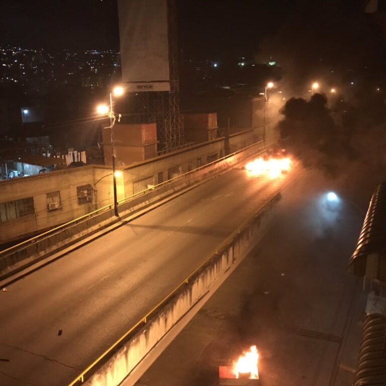 Βενεζουέλα: Φόβοι για εμφύλιο με την αυτοανακήρυξη του Χουάν Γκουαϊδό ως πρόεδρο