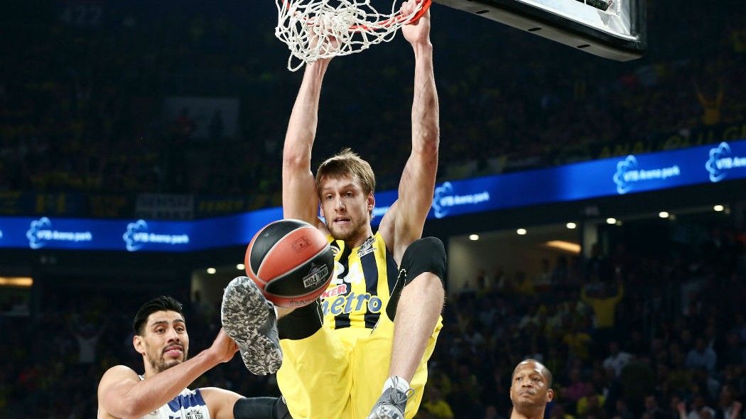 Χάνει για 1,5 μήνα τον Βέσελι η Φενέρμπαχτσε