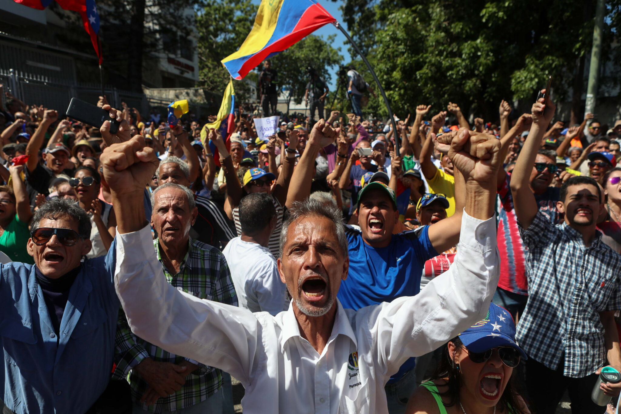 Στα πρόθυρα εμφύλιου πολέμου η Βενεζουέλα (ΦΩΤΟ)