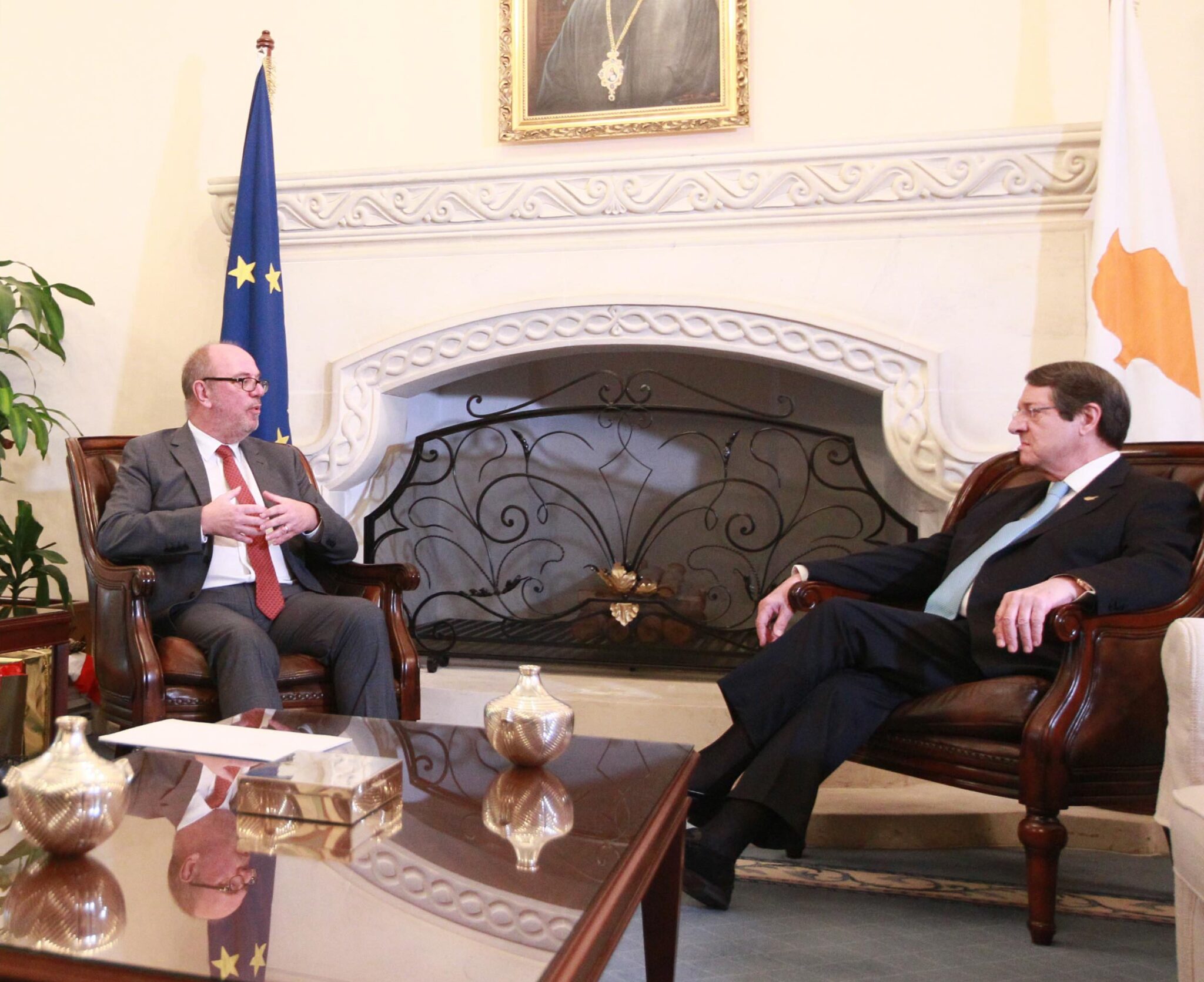 Eνώπιον του Υπουργικού Συμβουλίου τo ασυμβίβαστο του Sir Nicholson