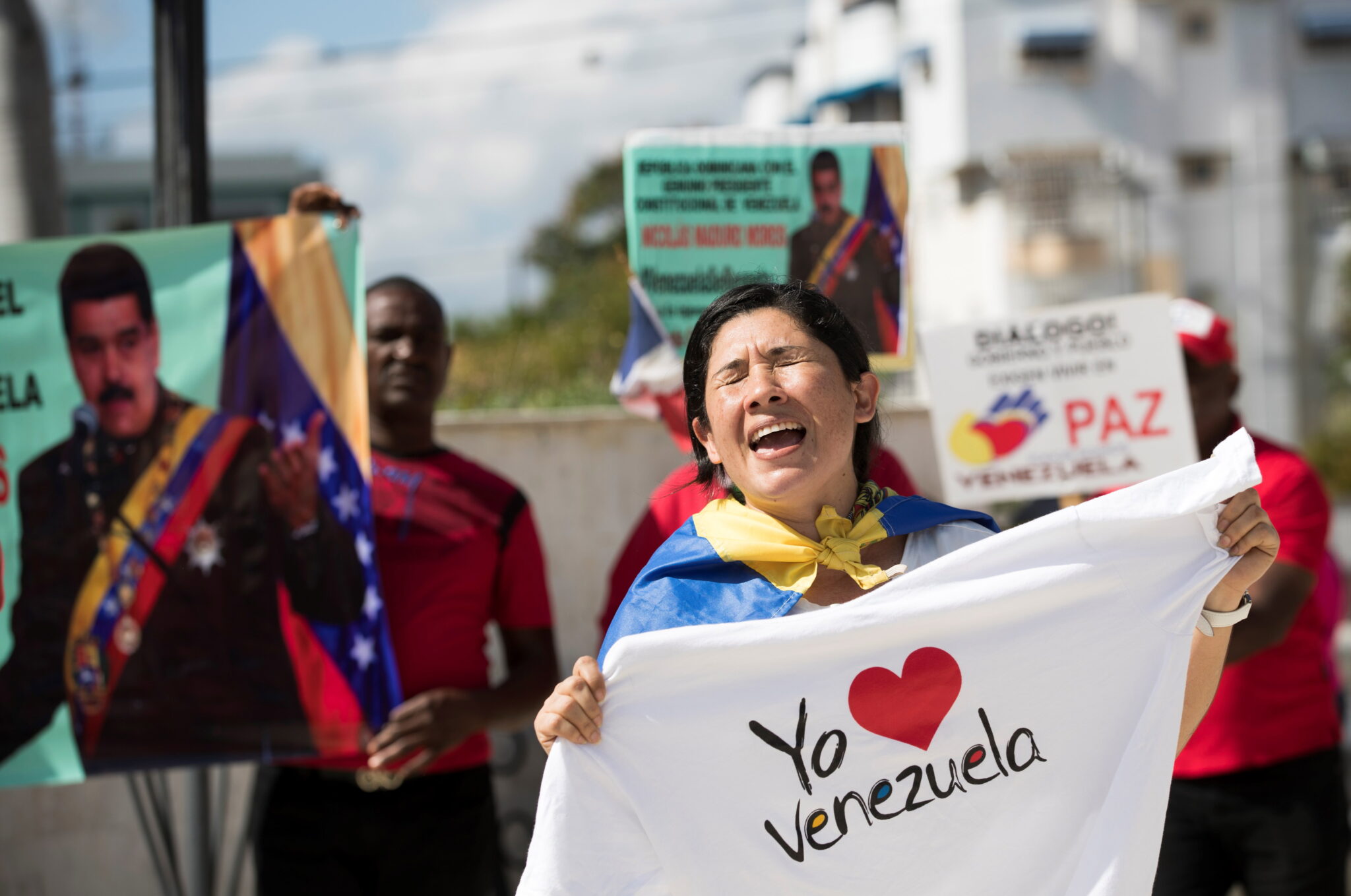 Πολιτικό χάος στη Βενεζουέλα εν μέσω μεγαλειωδών διαδηλώσεων κατά Μαδούρο (ΦΩΤΟ)