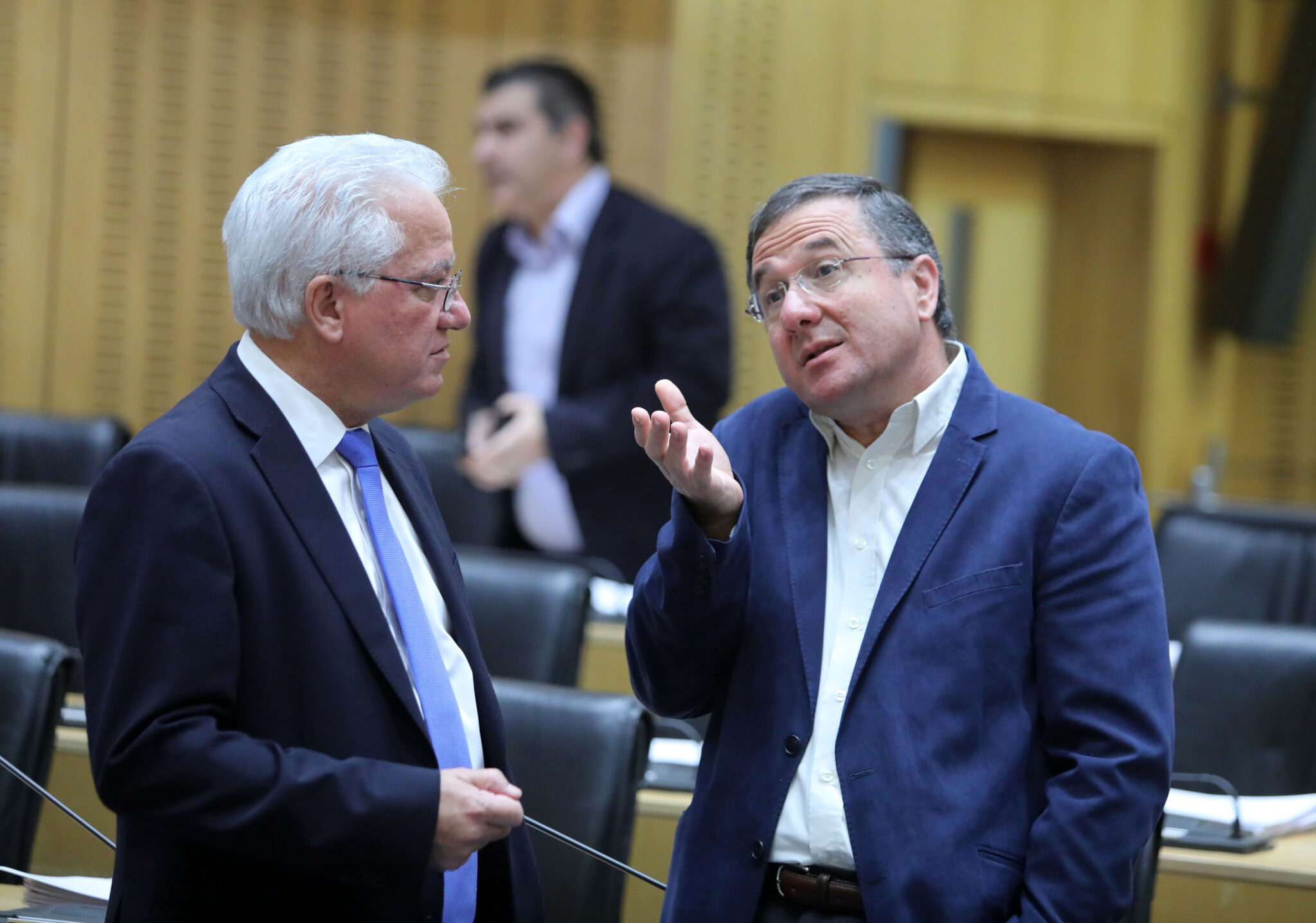 Ο Αβέρωφ άφησε στο "ακουστικό" τον Περδίκη (ΦΩΤΟ)