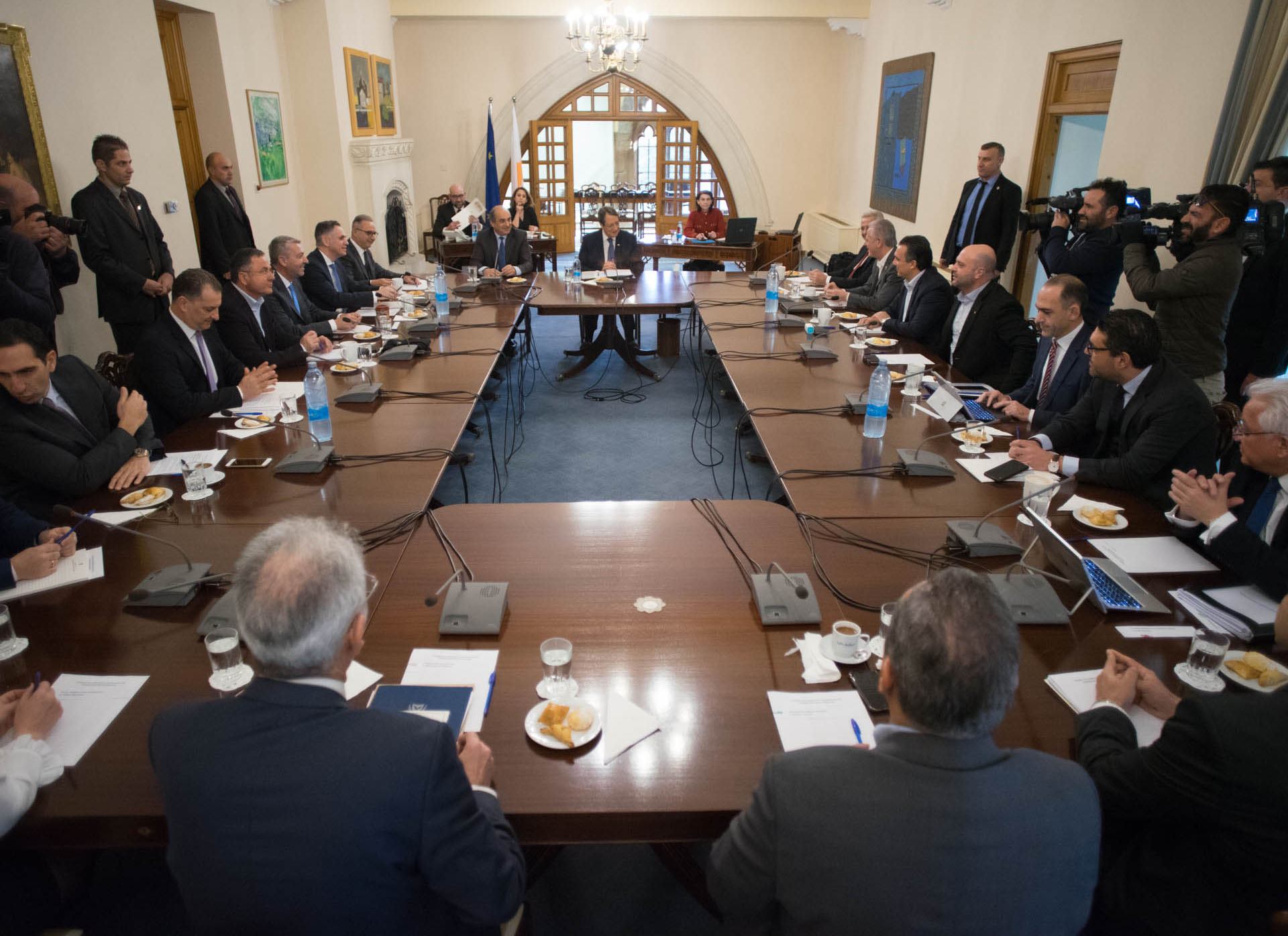 Αιχμές στη σύσκεψη αρχηγών ότι κάποιοι θέλουν ανατροπή του ΓεΣΥ (ΒΙΝΤΕΟ)