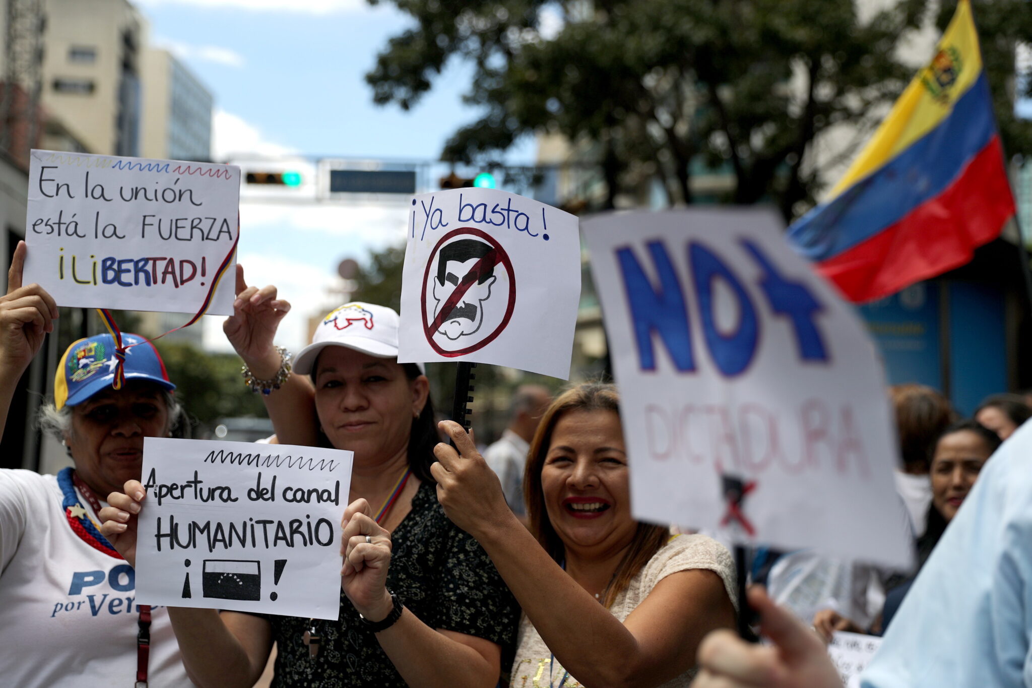 Στους δρόμους ξανά οι κάτοικοι της Βενεζουέλας (ΒΙΝΤΕΟ)