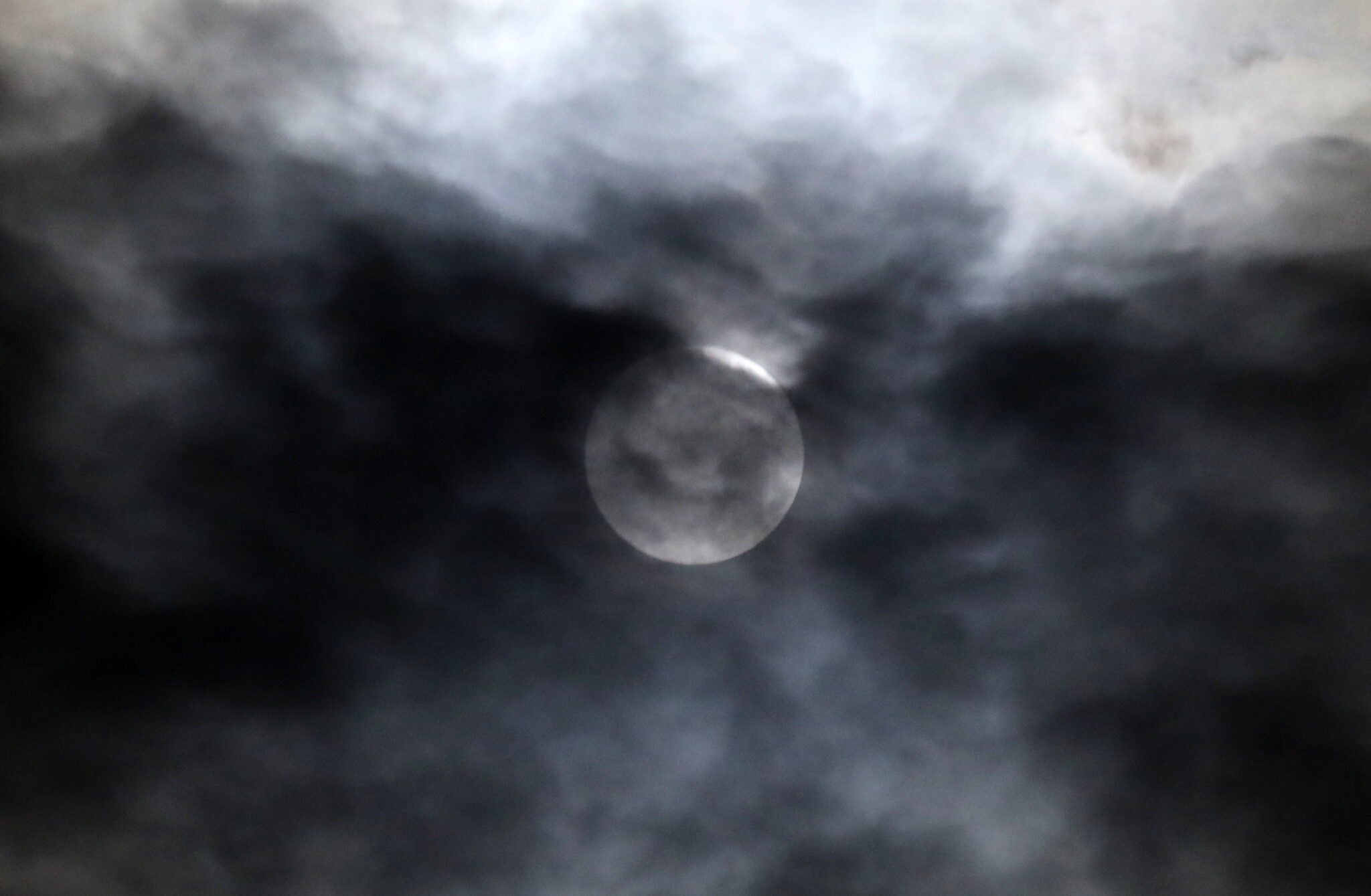 Δείτε εικόνες από την πρώτη πανσέληνο του έτους