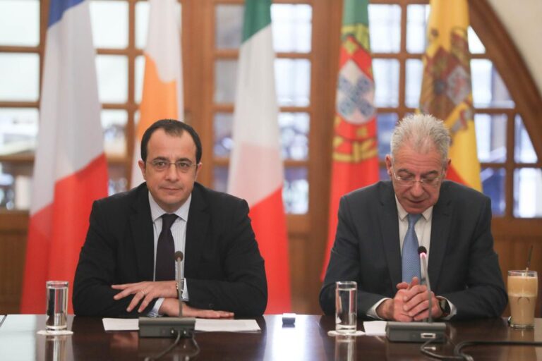 Μαζική κάθοδος δημοσιογράφων στην Κύπρο για τη Σύνοδο Med7