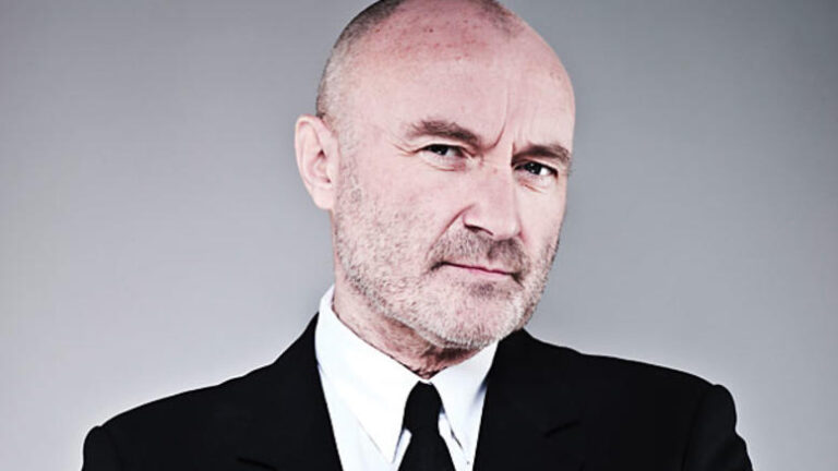 Φιλ Κόλινς:Τραγούδησε ακινητοποιημένος σε ειδικό κάθισμα και αποθεώθηκε (ΒΙΝΤΕΟ)