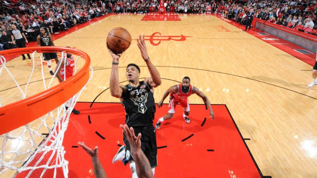 «Διαστημικός» Γιάννης, «άλωσε» και το Χιούστον του Χάρντεν (ΒΙΝΤΕΟ)