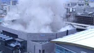 Κατεδαφίστηκε το «σπίτι» του Γιάννη Αντετοκούμπο (ΒΙΝΤΕΟ)