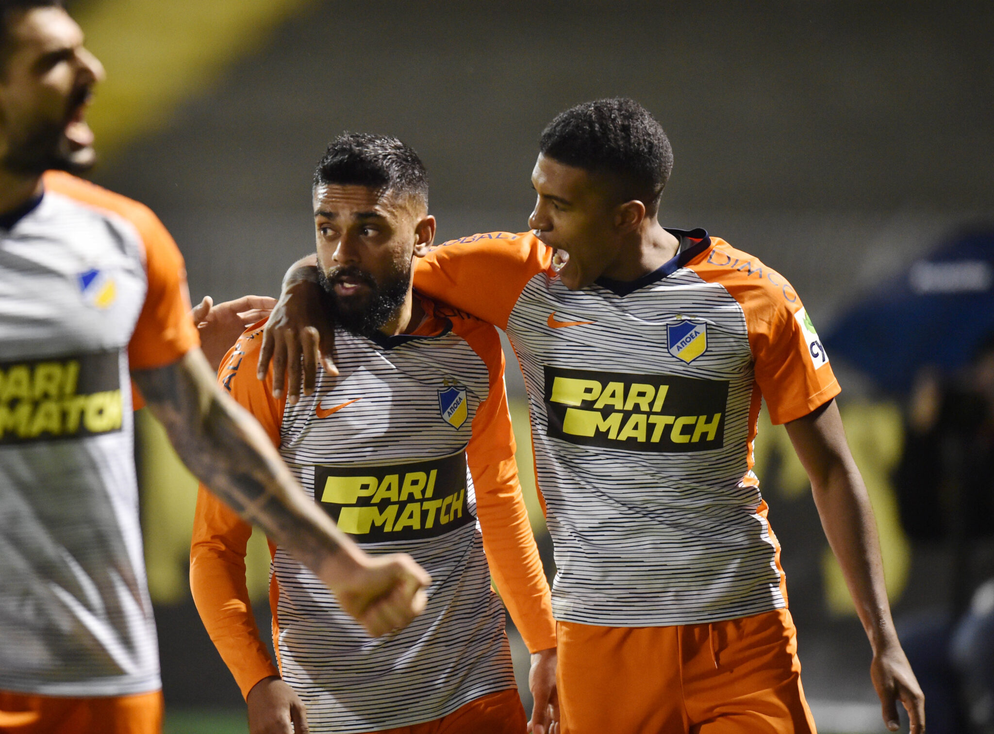 Συνεχίζει να κοιτάζει αφ' υψηλού ο ΑΠΟΕΛ, μαζί και οι «Λεμεσιανοί»