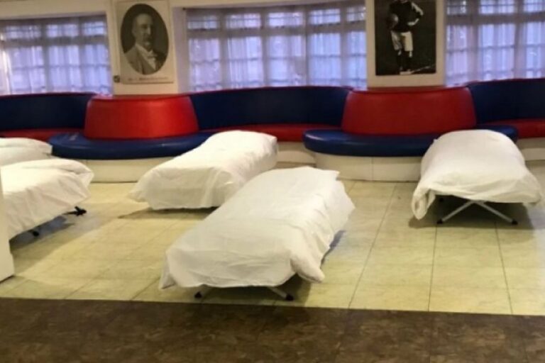 Η Κρίσταλ Πάλας προσφέρει φιλοξενία στους άστεγους