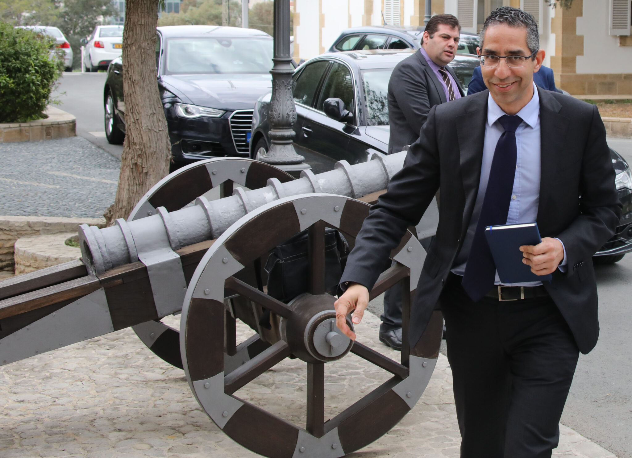 ΥΠΑΜ: "Είναι καιρός να στραφούν οι πιέσεις προς την Τουρκία"