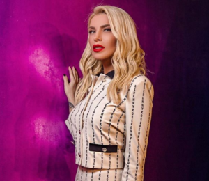 Κατερίνα Καινούργιου: Έβαψε τα μαλλιά της… ροζ! Δείτε την (ΦΩΤΟ)