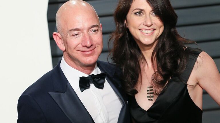 Οι γυμνές φωτογραφίες του Τζεφ Μπέζος και η προώθηση στις φίλες της ερωμένης του