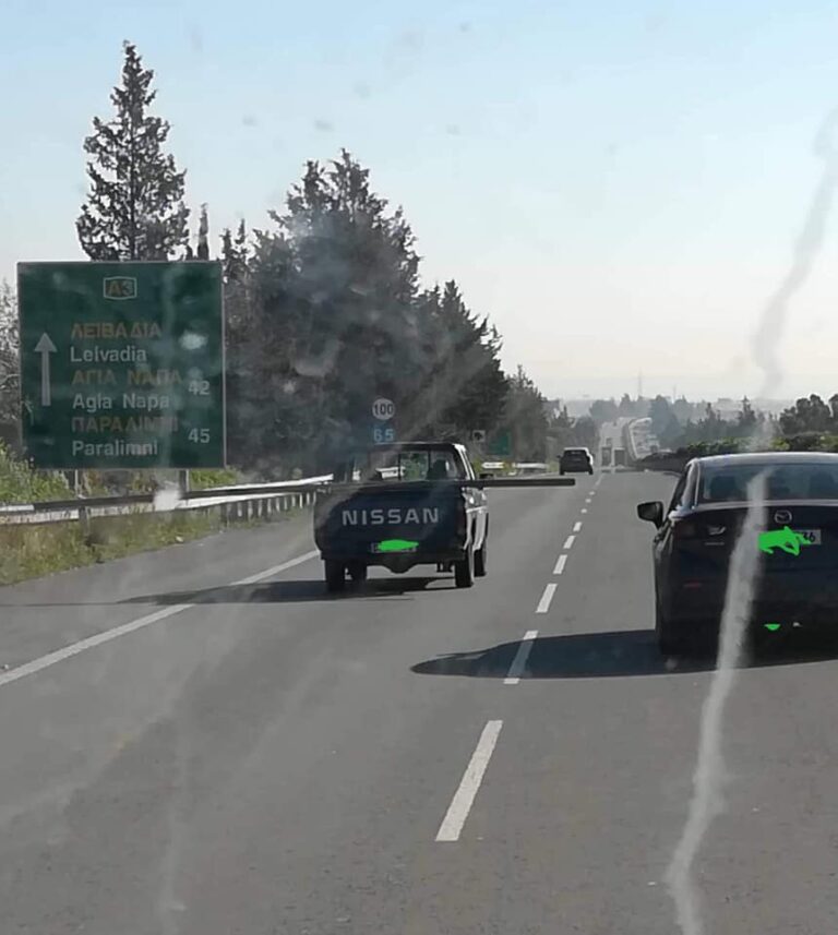 Σάλος στο διαδίκτυο από οδηγό που φόρτωσε σωλήνα σε διπλοκάμπινο (ΦΩΤΟ)