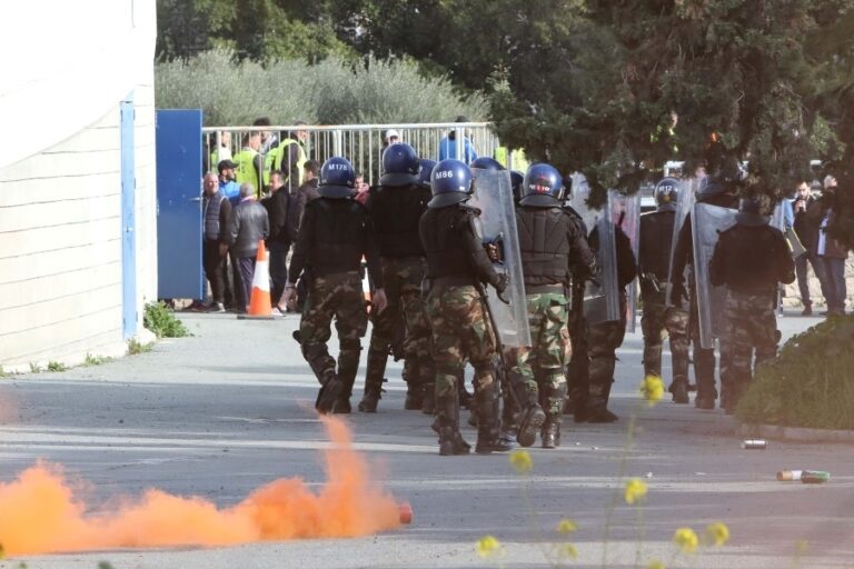 "Εκρηκτική" ατμόσφαιρα στη Λεμεσό για το ντέρμπι ΑΠΟΛΛΩΝ-ΑΠΟΕΛ (ΒΙΝΤΕΟ&ΦΩΤΟ)