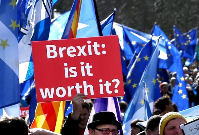 Στη δημοσιότητα έγγραφο για τις επιπτώσεις του Brexit χωρίς συμφωνία