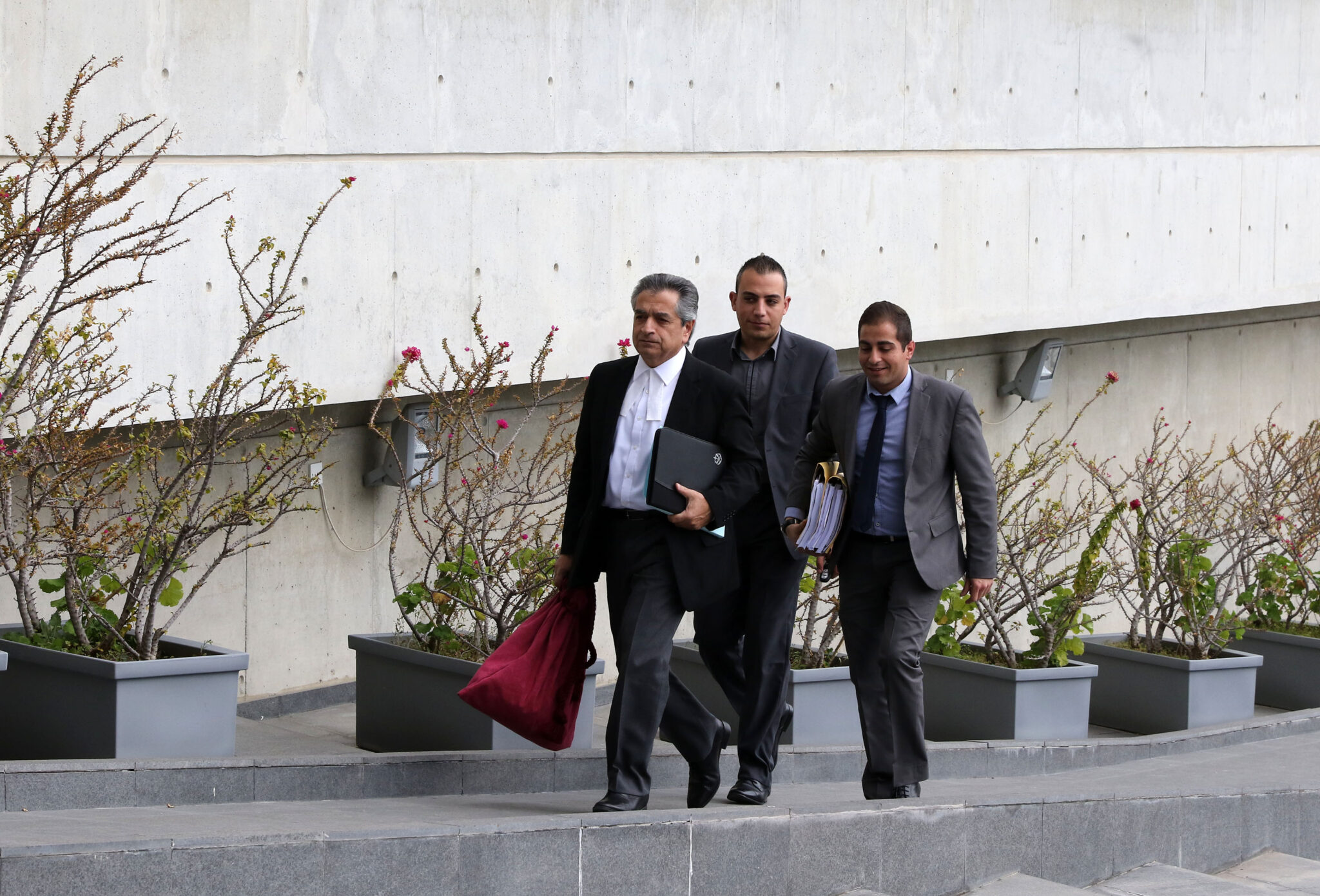 Τα σχόλια πολιτικών για τη δημοσκόπηση του Alpha