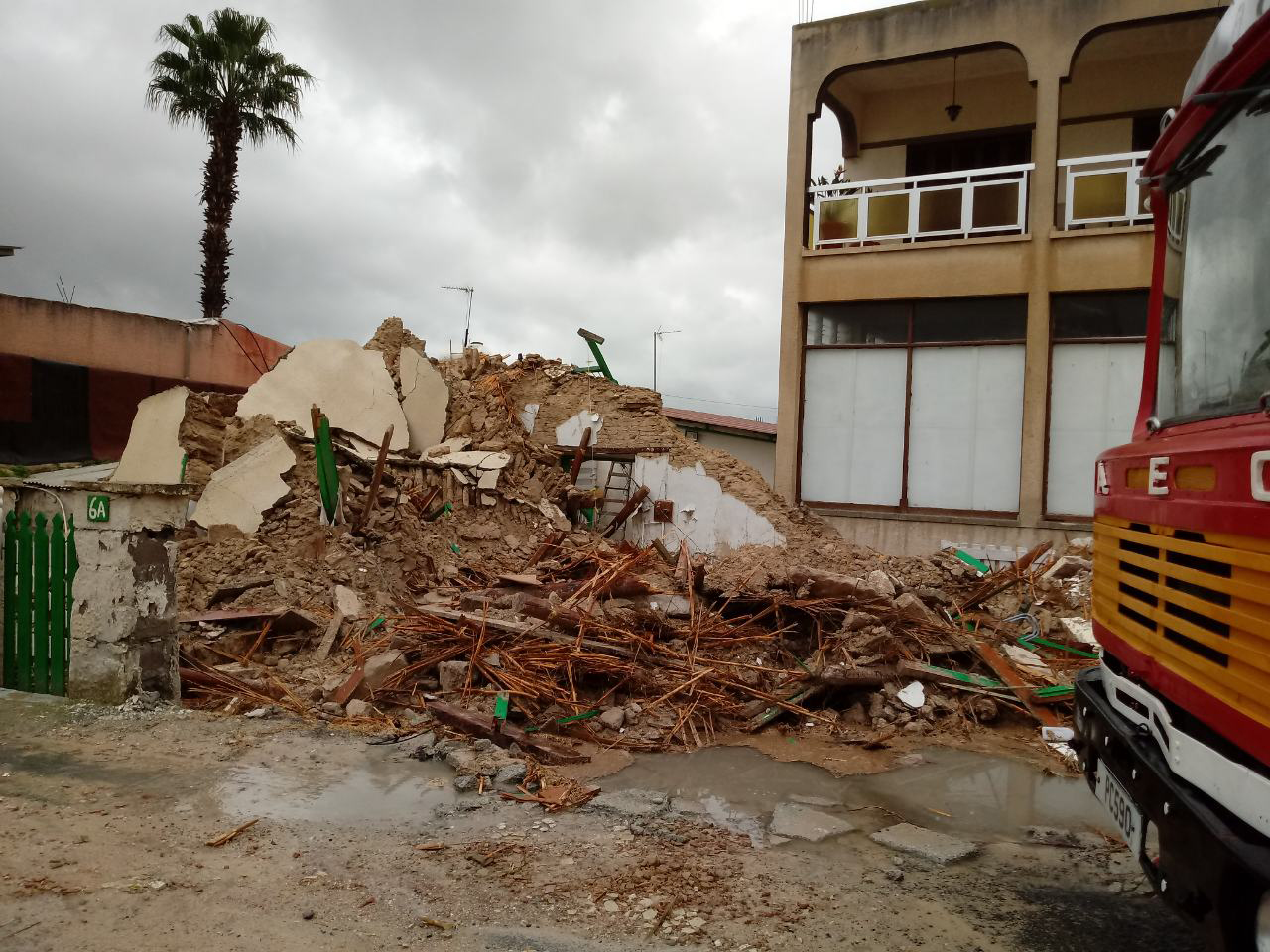 Κατάφερε να γλιτώσει ο ίδιος αλλά και ο σκύλος του από θαύμα (ΒΙΝΤΕΟ)