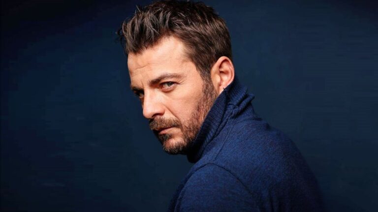 Ουρές για… το βιβλίο του Γιώργου Αγγελόπουλου! (ΦΩΤΟ)